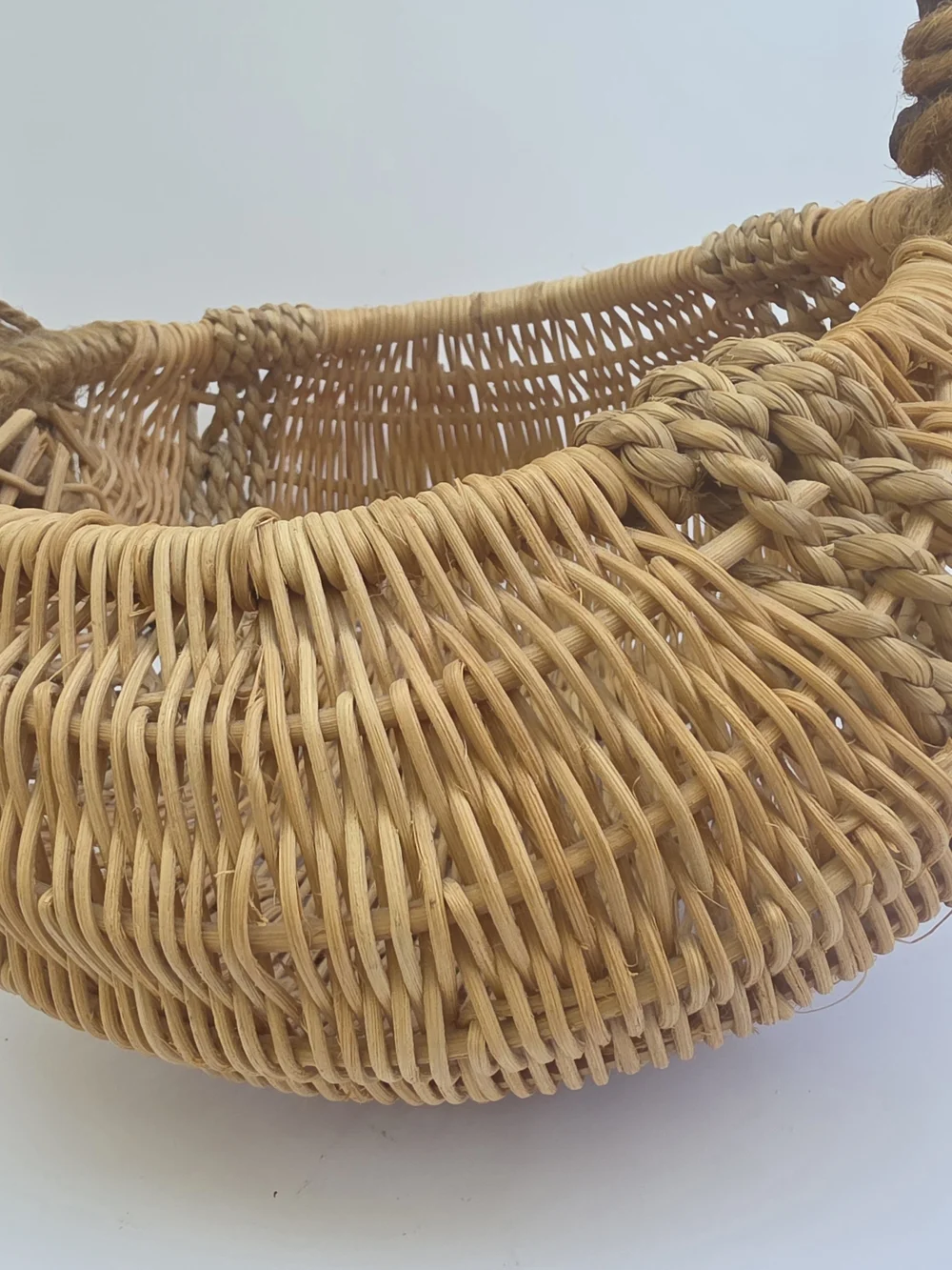 Vintage Voven buttocks basket